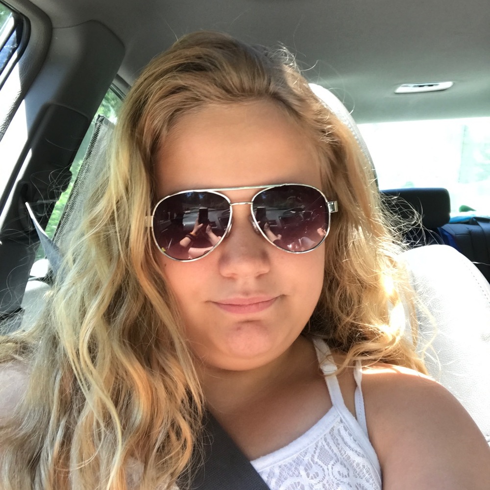 Meet your Posher, Olivia